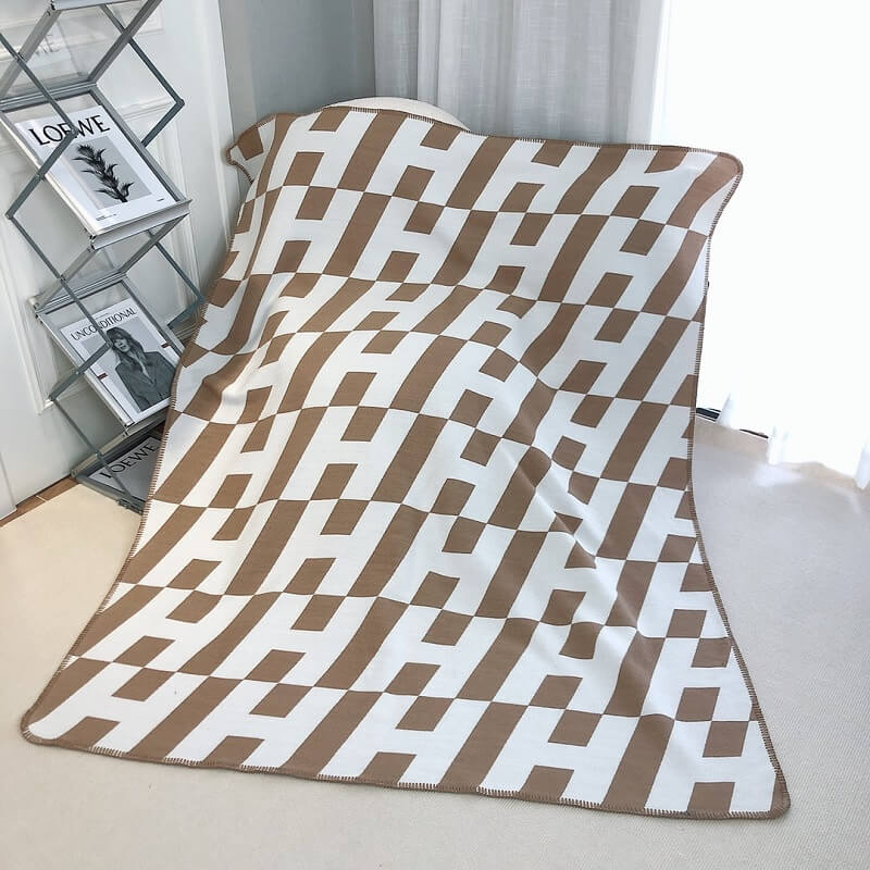 Dupe Brand L V Warm Blanket Home Textile For Air Conditioned Rooms Winter  Blankets 135*165cm 71112B From Best_finds, $45.37