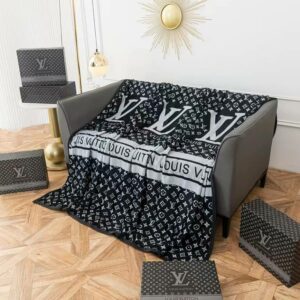 Hi, I love the Louis Vuitton blanket, does anyone know? : r/DecorReps